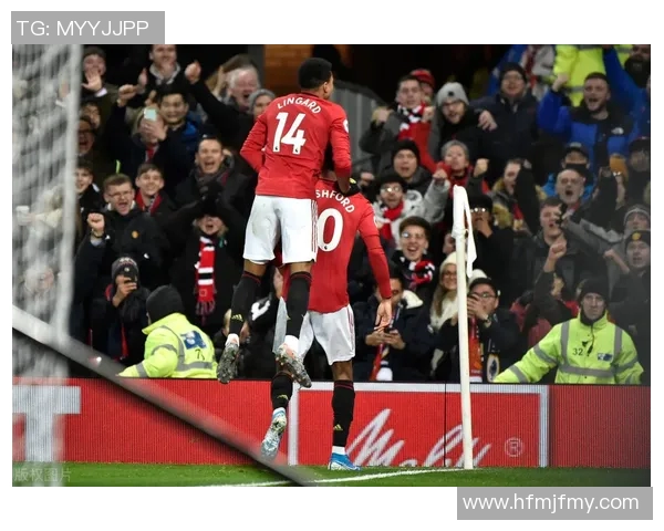 咐菲联与利物浦激战正酣比分悬念不断引发球迷热议 咐菲联与利物浦激战正酣比分悬念不断引发球迷热议