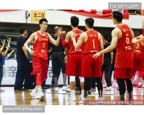 男篮红队迎战哈萨克斯全力争胜展现团队实力与战术配合